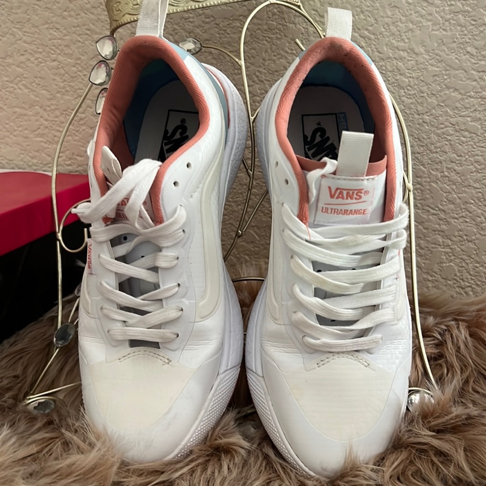 White vans ultrarange snickers